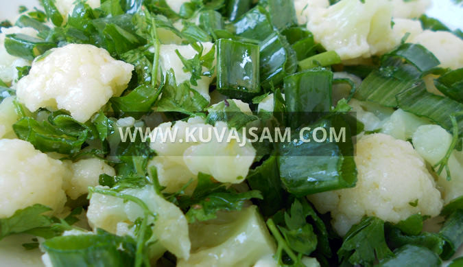 Salata od karfiola i peraja mladog crnog luka (foto: kuvajsam.com)