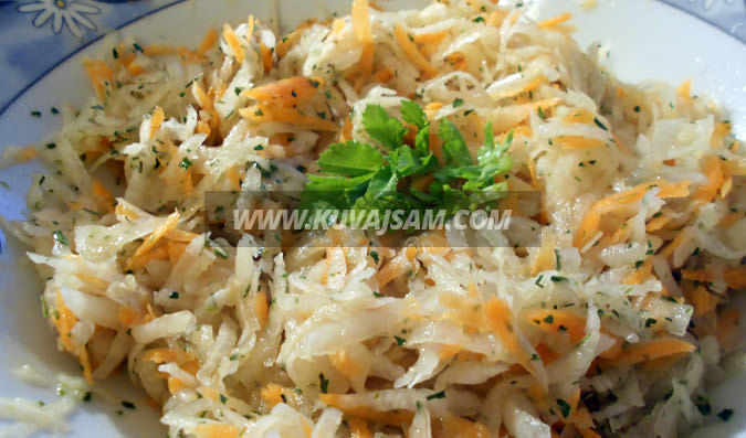 Dajkon salata sa šargarepom (foto: kuvajsam.com)