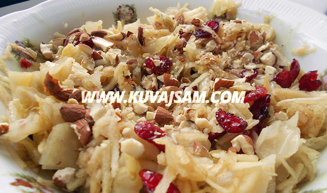 Salata od kiselog kupusa i jabuka (foto: kuvajsam.com)