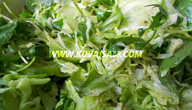 Salata od kupusa, rukole i krastavca (foto: kuvajsam.com)