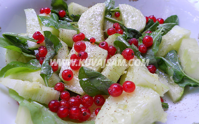 Krastavac salata sa rukolom i ribizlama (foto: kuvajsam.com)