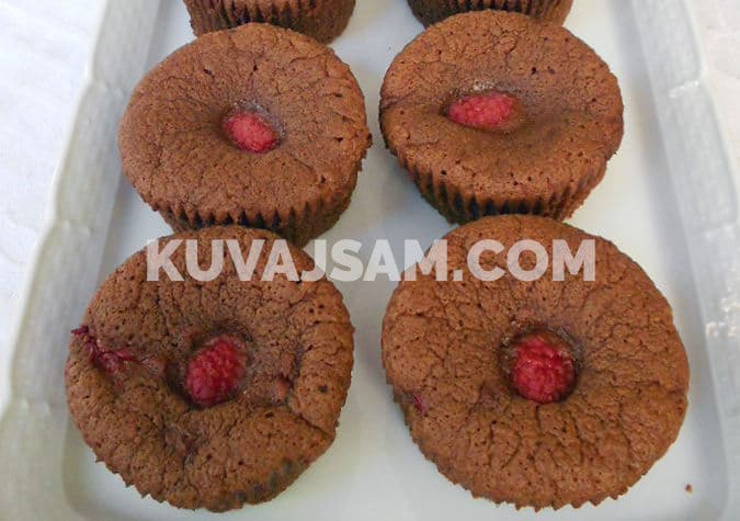 Mafini od čokolade sa malinama (foto: kuvajsam.com)
