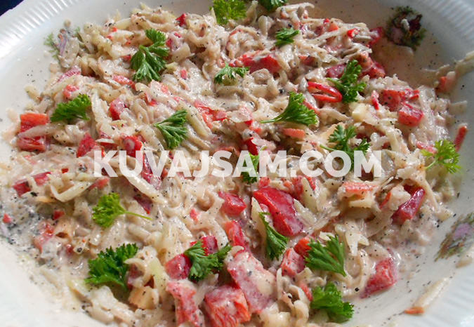 Salata od kore lubenice, krastavca i paprike (foto: kuvajsam.com)