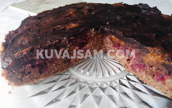 Crna torta sa višnjama (foto: kuvajsam.com)