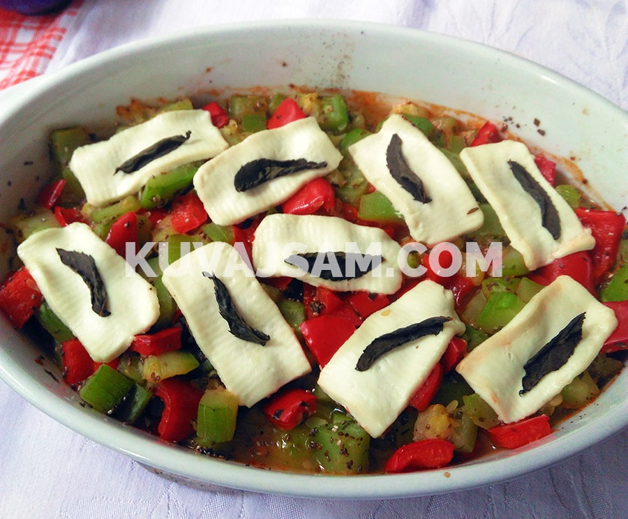 Tikvice i paprika zapečeni sa sirom (foto: kuvajsam.com)